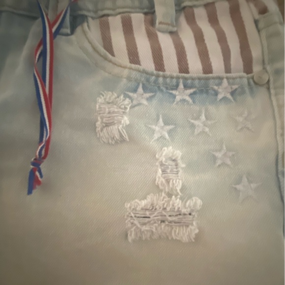Women’s Denim Red & White Embroidered Jean Shorts Size 9 Perfect for 4th of July - Picture 5 of 16